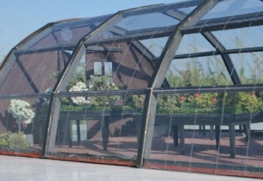Greenhouse with curved roof