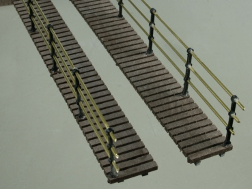Foothpath :planking with railing