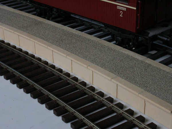 Platform edge beige