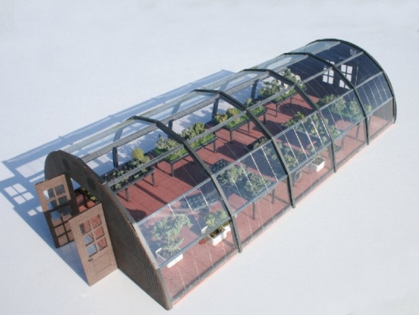 Greenhouse with curved roof