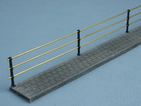 Foothpath ;Flagging with railing