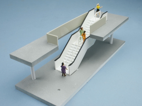 Treppenabgang, 1-geschossig, 2 Treppen mit Mittelgeländer