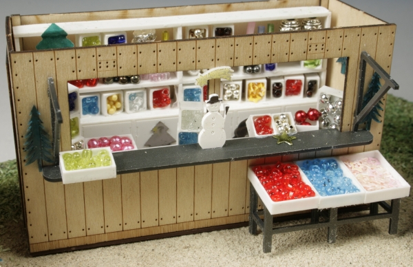 Weihnachtsmarktstand Christbaumschmuck
