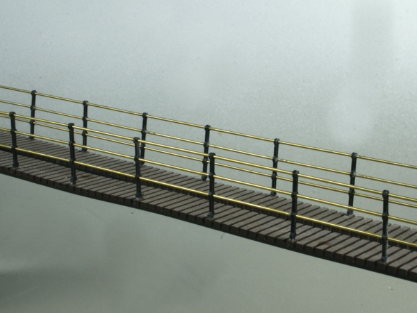 Foothpath :planking with railing