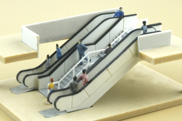 Treppenabgang, 1-geschossig, 2 Treppen und 2 Rolltreppen