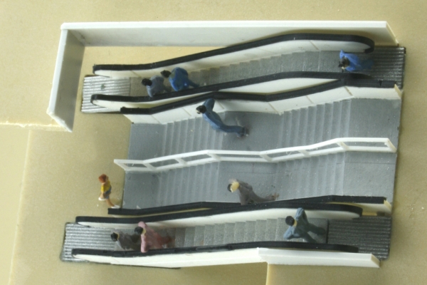 Treppenabgang, 1-geschossig, 2 Treppen und 2 Rolltreppen